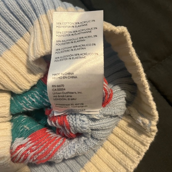 Urban Outfitters V-Neck Sweater Blue Red - Picture 10 of 10